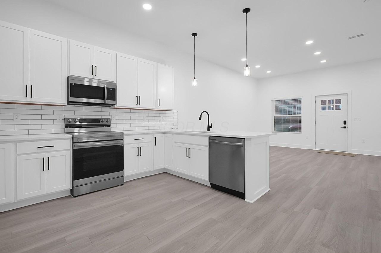 932 Wagner St - Photo 5 of 12