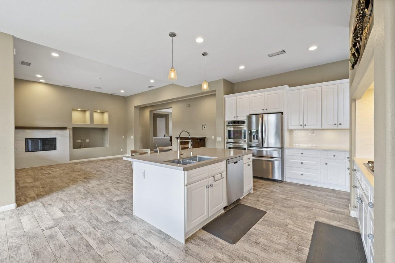 113 Azzuro Dr - Photo 7 of 35
