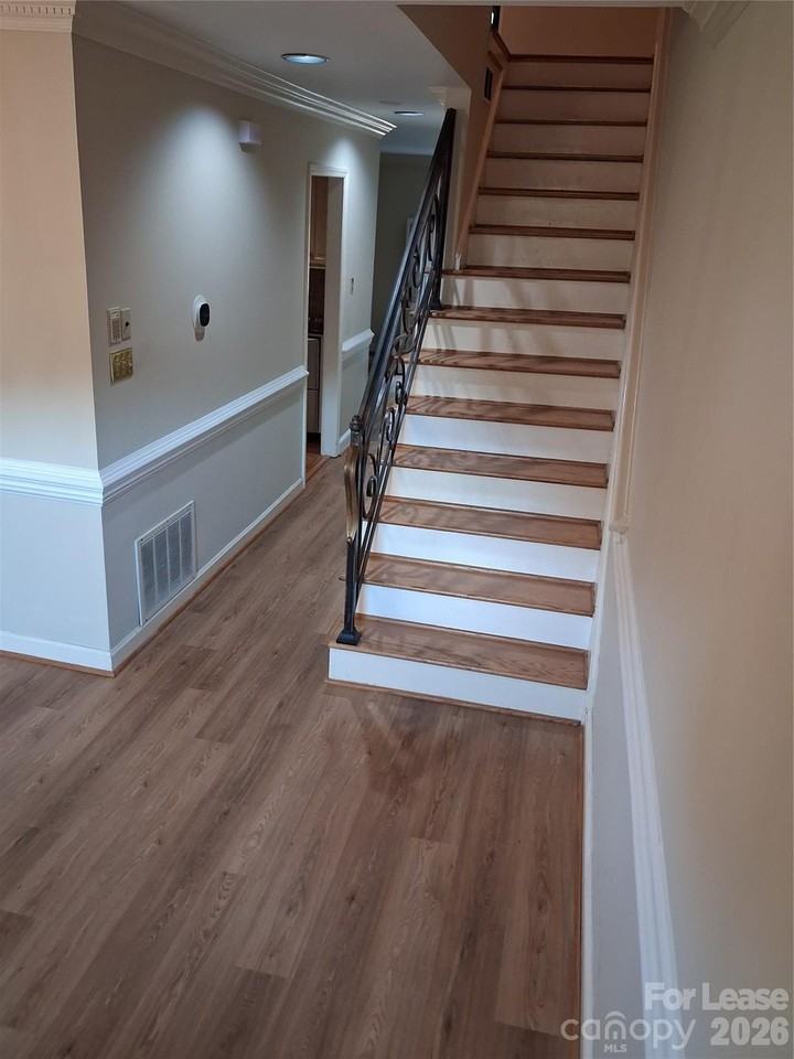 520 N Poplar St - Photo 5 of 26