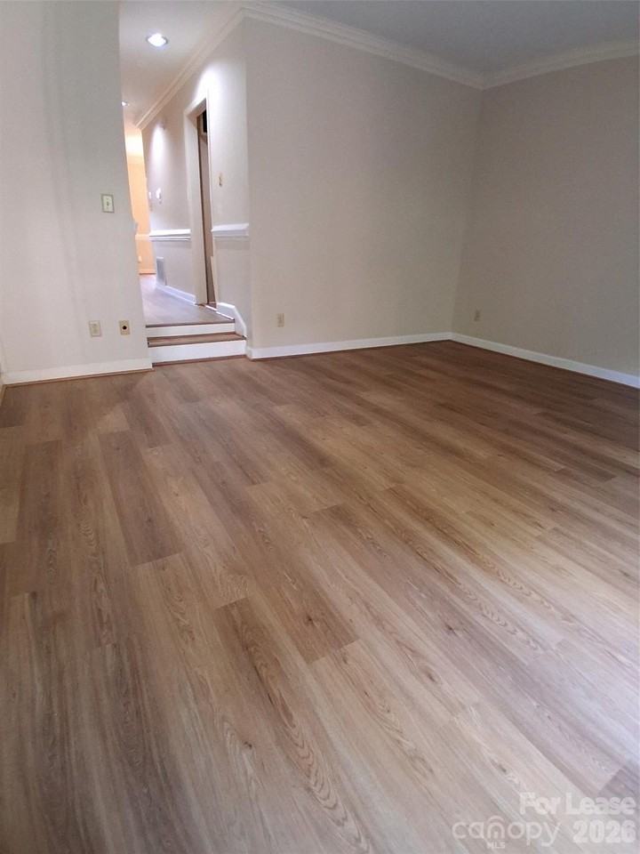 520 N Poplar St - Photo 7 of 26
