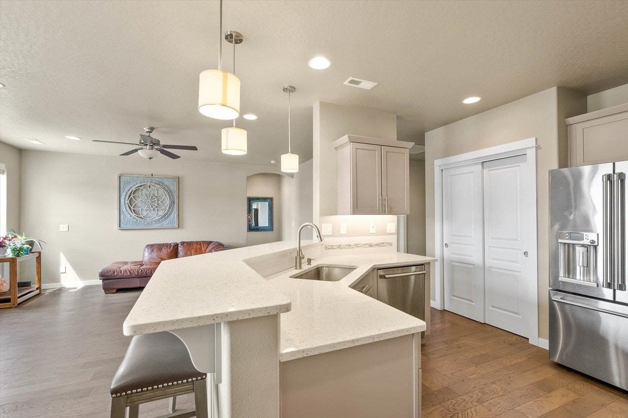 18106 E 19th Ave - Photo 4 of 26