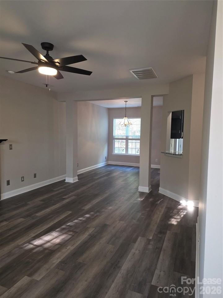 935 Woodington Ln - Photo 5 of 33