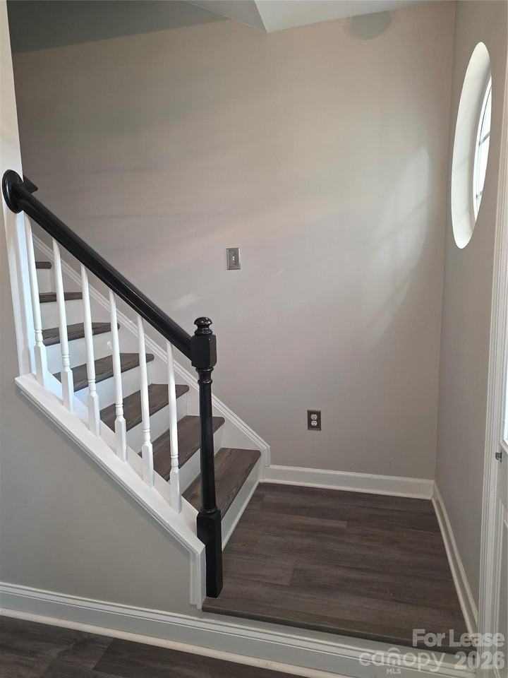 935 Woodington Ln - Photo 7 of 33