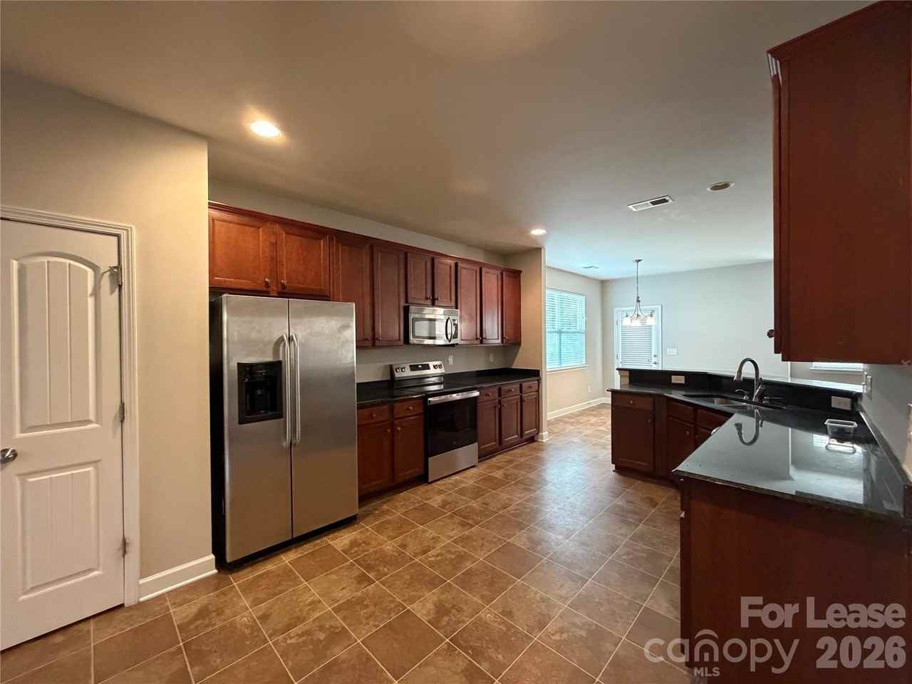 2002 Fripp Ln - Photo 4 of 15