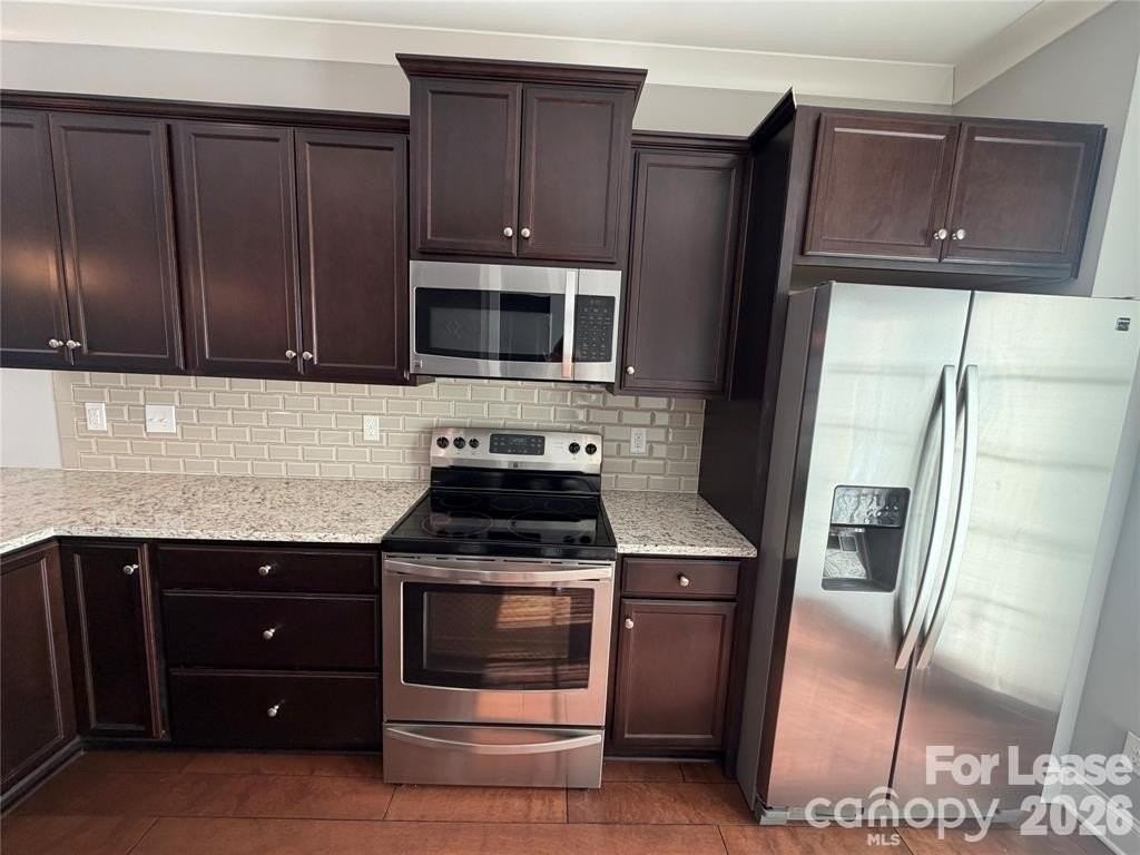 29 Myrtle St - Photo 4 of 12