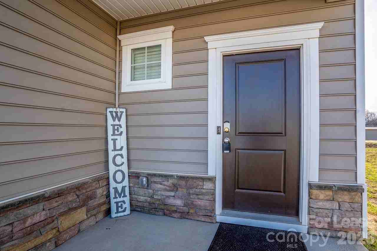 8119 Sheffield Dr - Photo 5 of 47