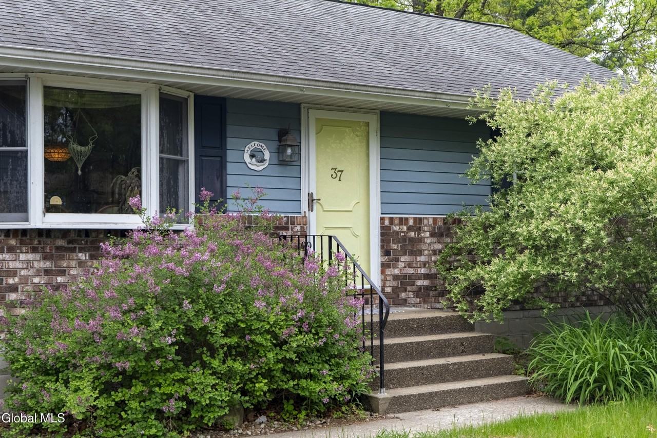 37 Ichabod Ln - Photo 2 of 22