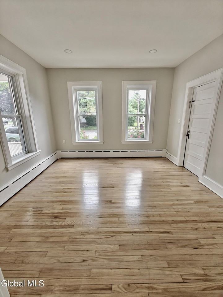 606 Broadway #1 - Photo 4 of 23