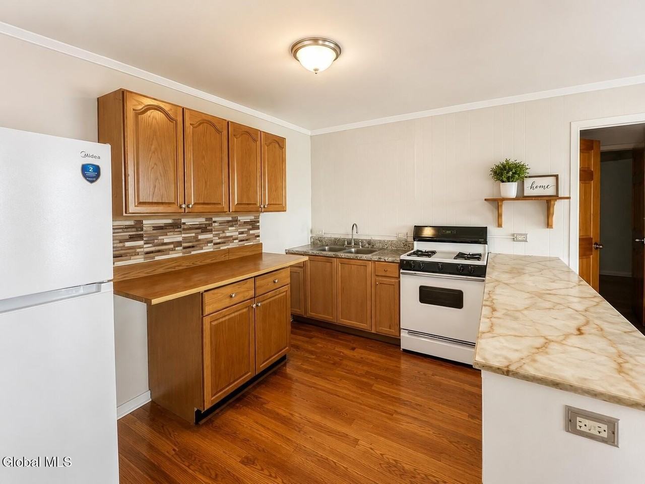 127 Grand St #2 - Photo 7 of 9