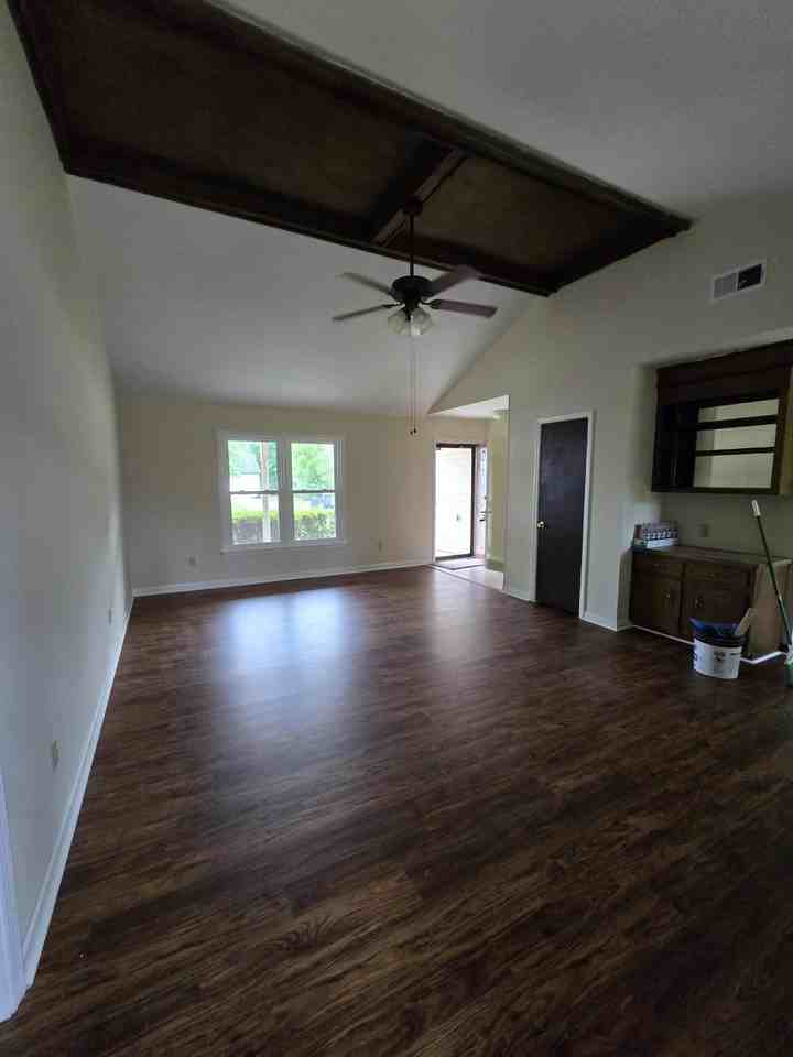 112 Totem Ct - Photo 2 of 13
