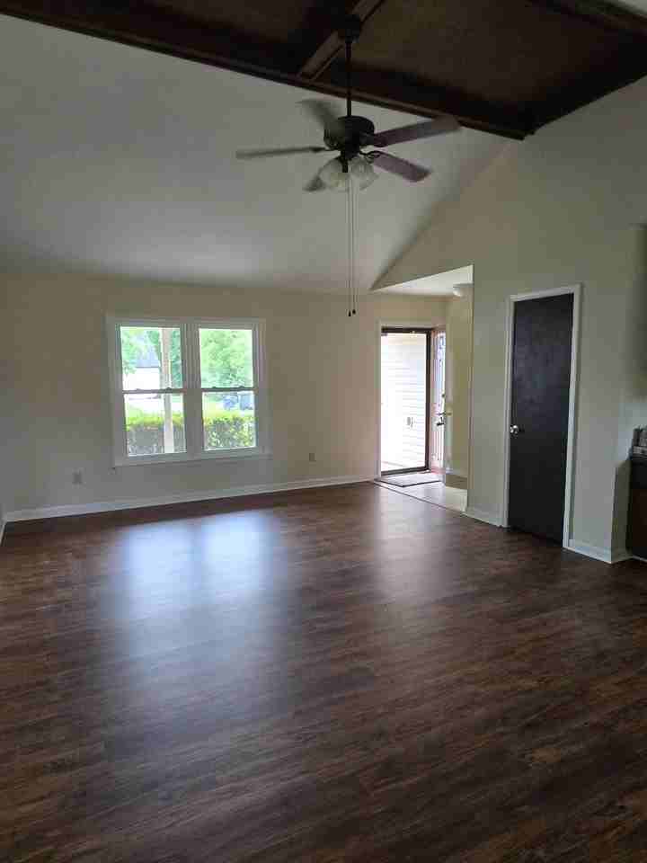 112 Totem Ct - Photo 3 of 13