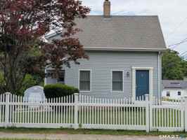 featured image of 10 Shore Rd