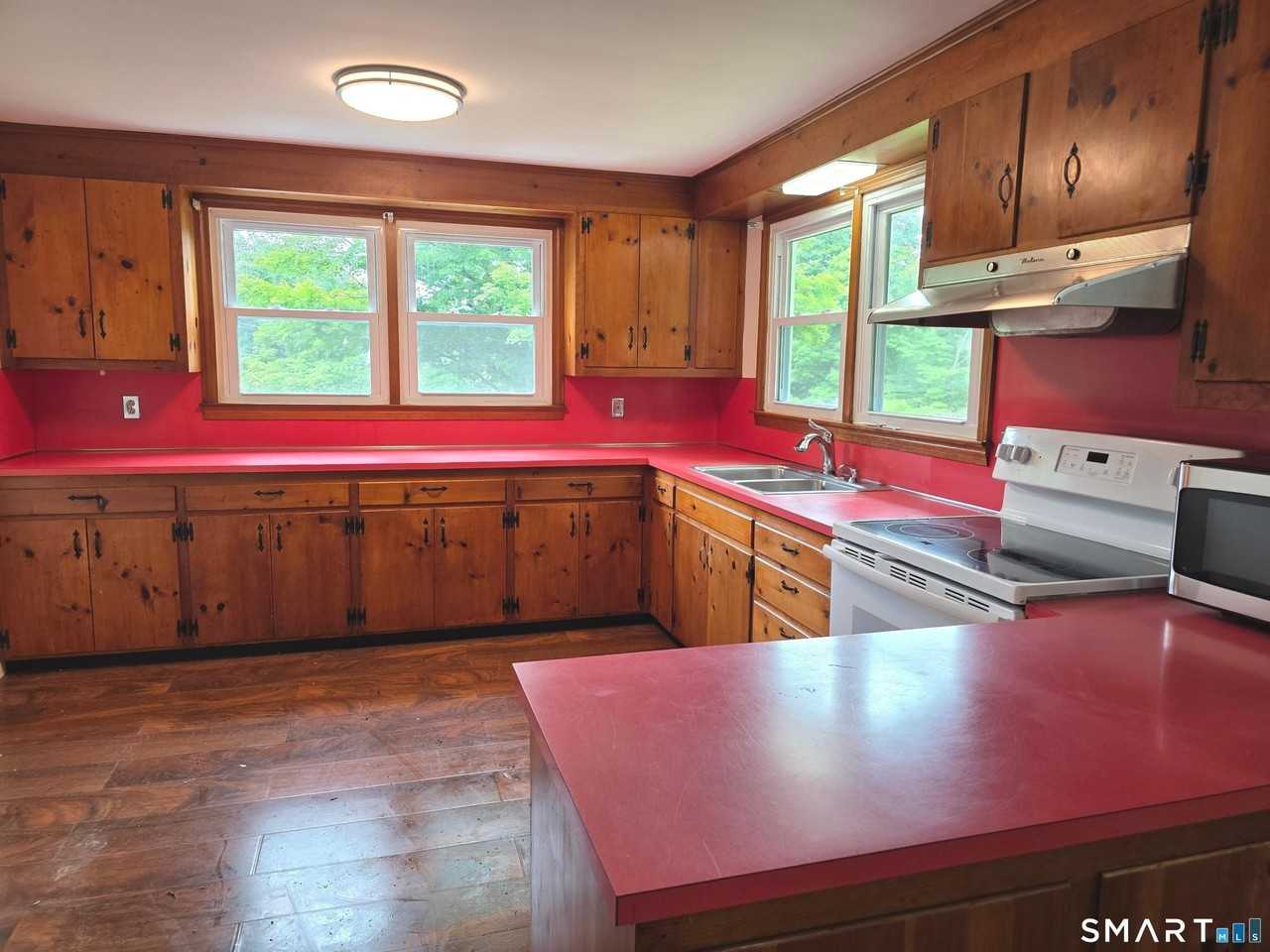 650 Main St N - Photo 2 of 16