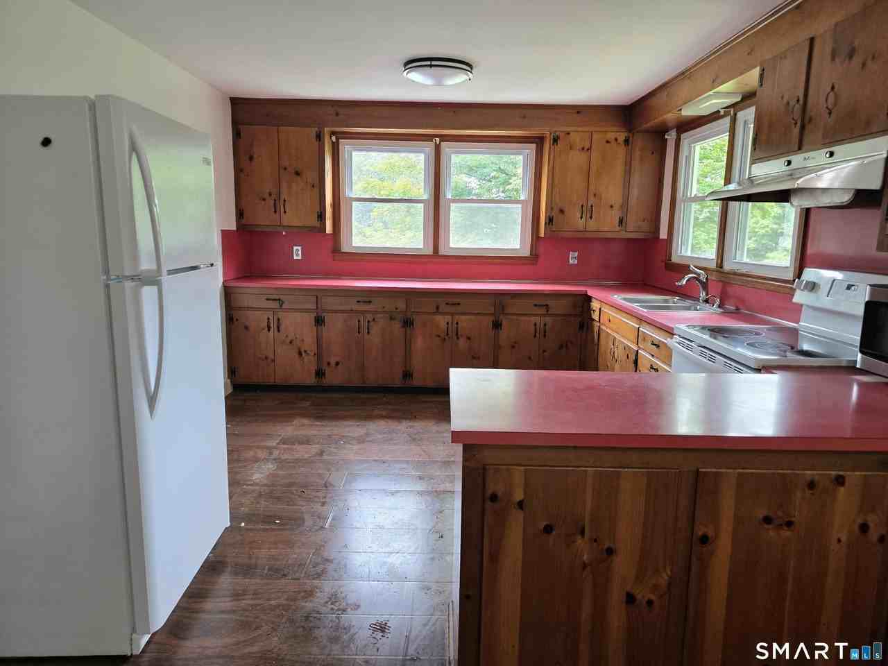 650 Main St N - Photo 3 of 16