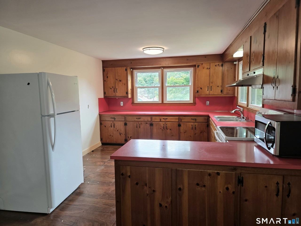 650 Main St N - Photo 4 of 16