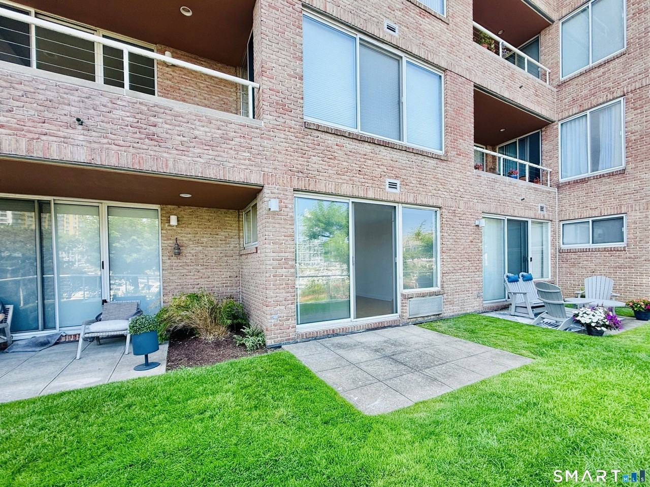 98 Southfield Ave #105 - Photo 2 of 28
