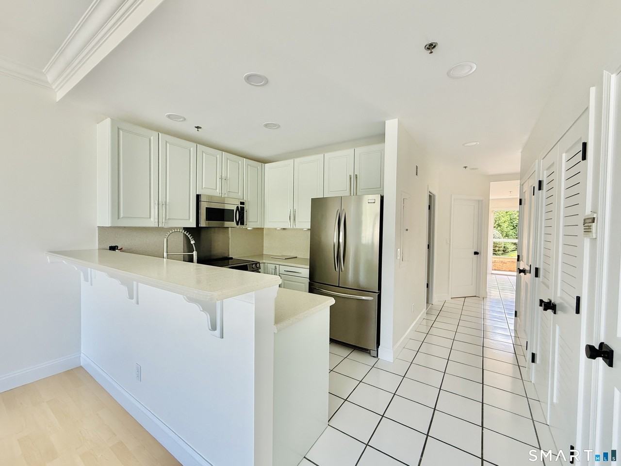 98 Southfield Ave #105 - Photo 5 of 28