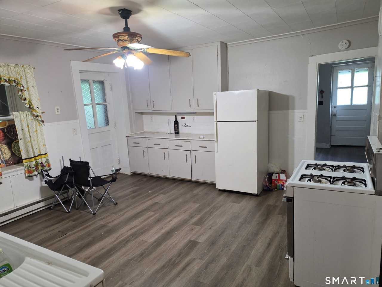 449 Wilson St - Photo 2 of 7
