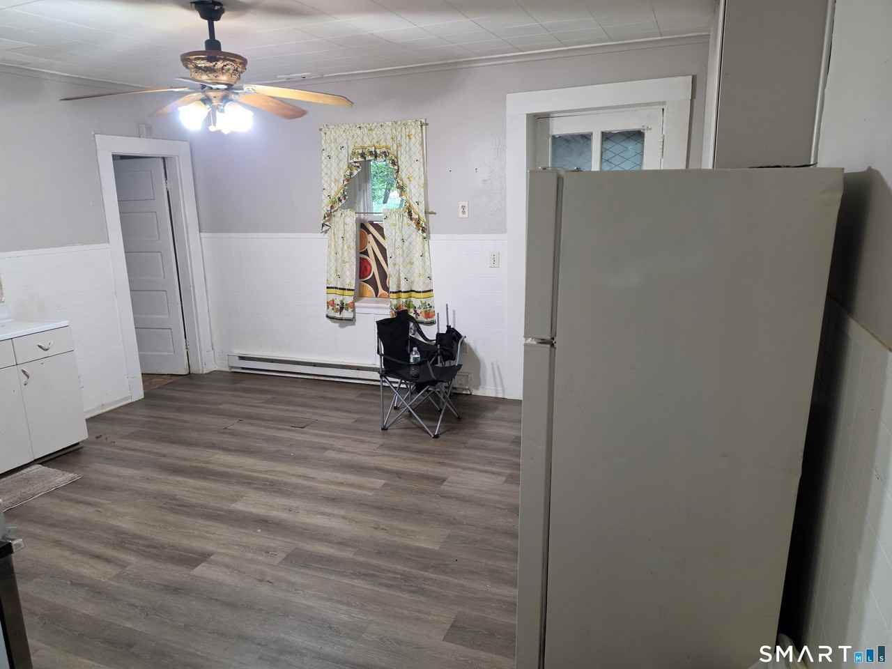 449 Wilson St - Photo 4 of 7