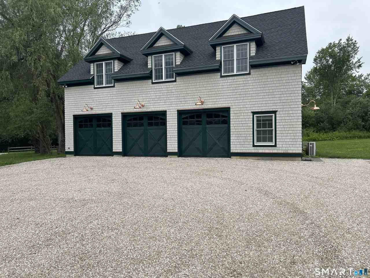 19 Robin Hill Ln