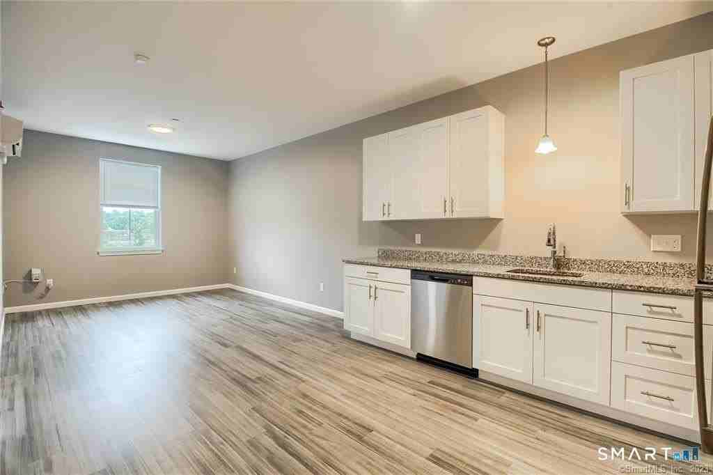 9 Steele Blvd #306 - Photo 5 of 20