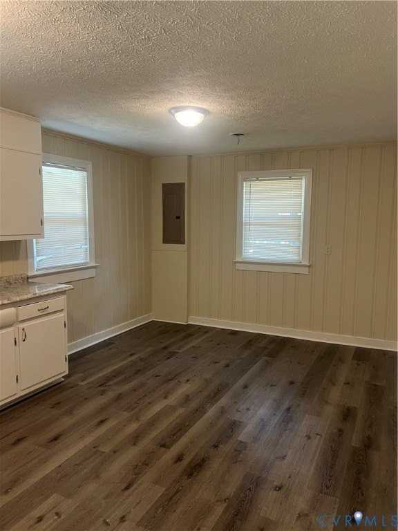 1409 Surry Ave - Photo 5 of 15