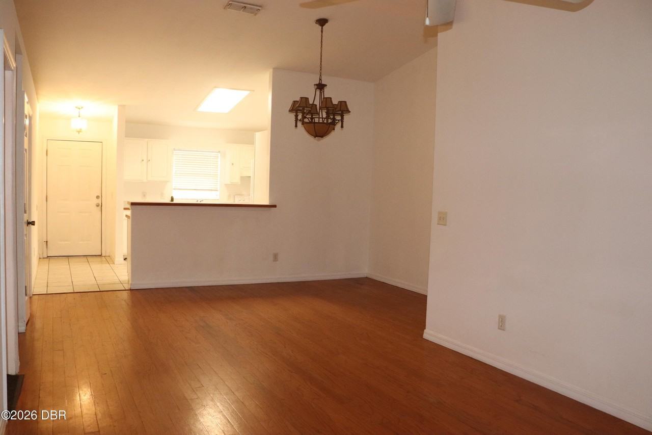 1061 Oak Forest Cir - Photo 5 of 15