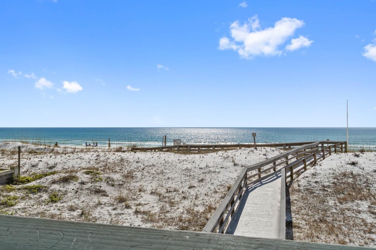 315 Bream Ave #207