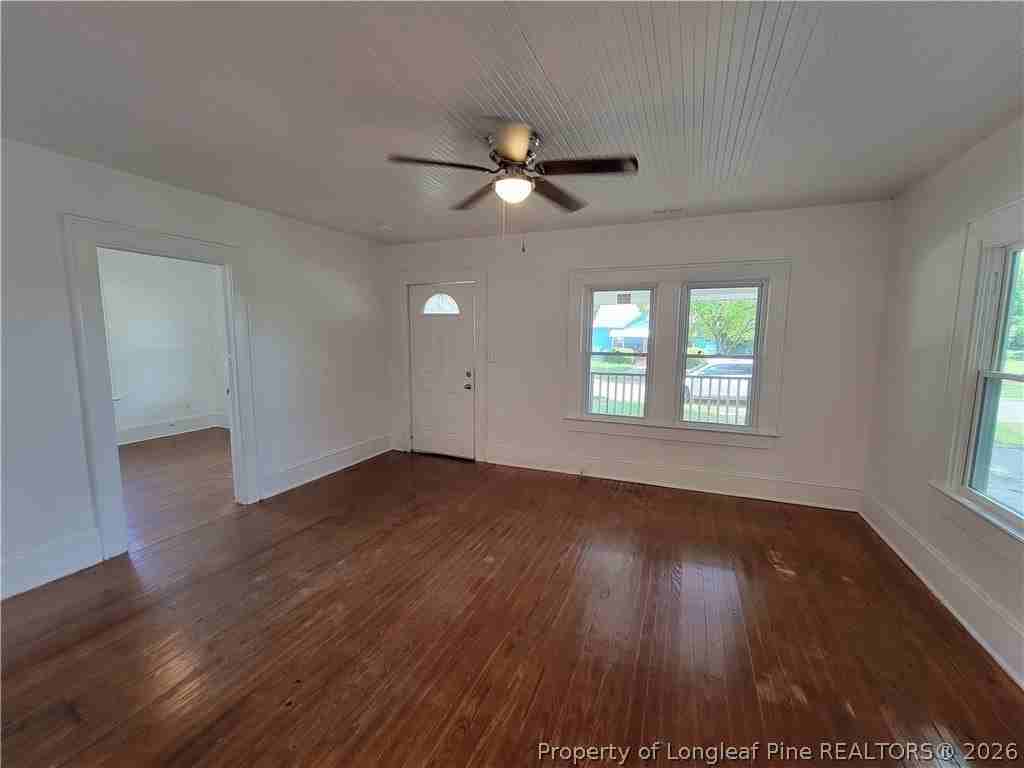 519 Edwards St - Photo 2 of 19