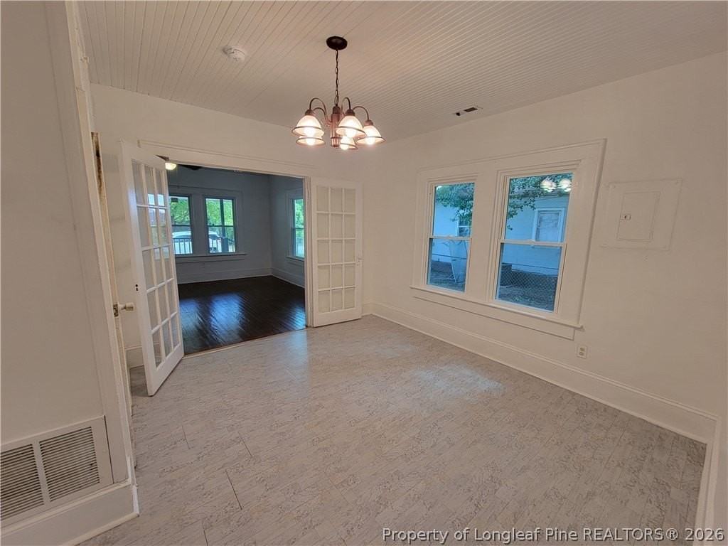 519 Edwards St - Photo 4 of 19