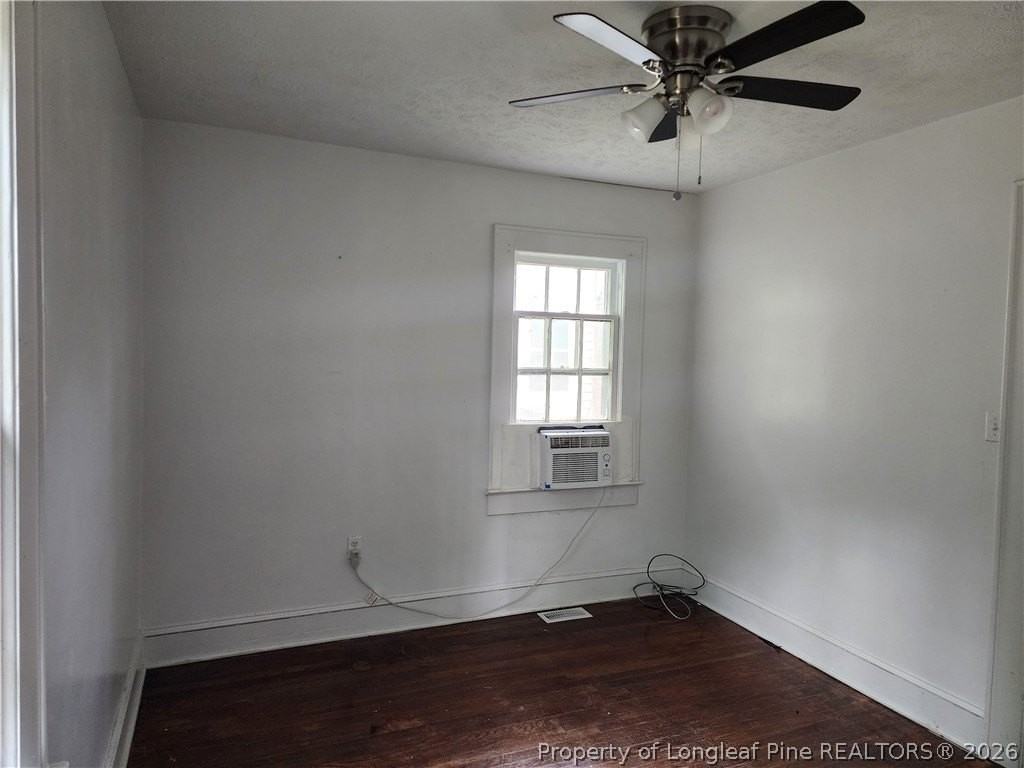 507 Edwards St - Photo 3 of 11