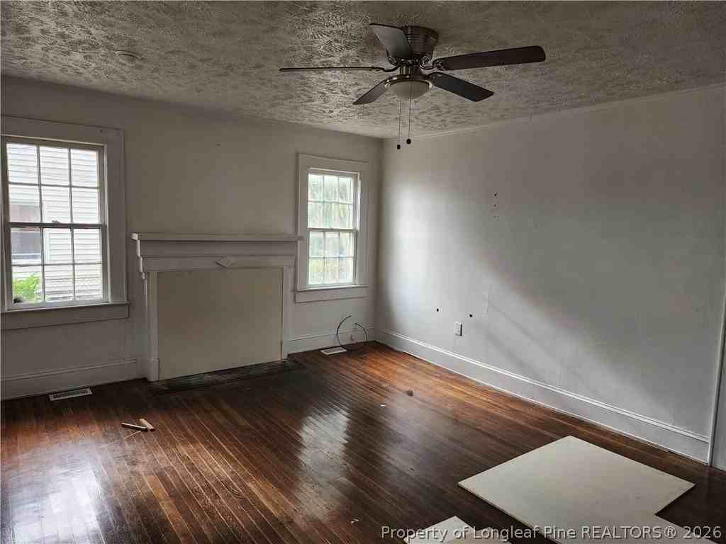 507 Edwards St - Photo 6 of 11
