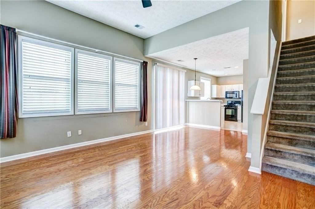 709 Bedford Ct - Photo 5 of 30