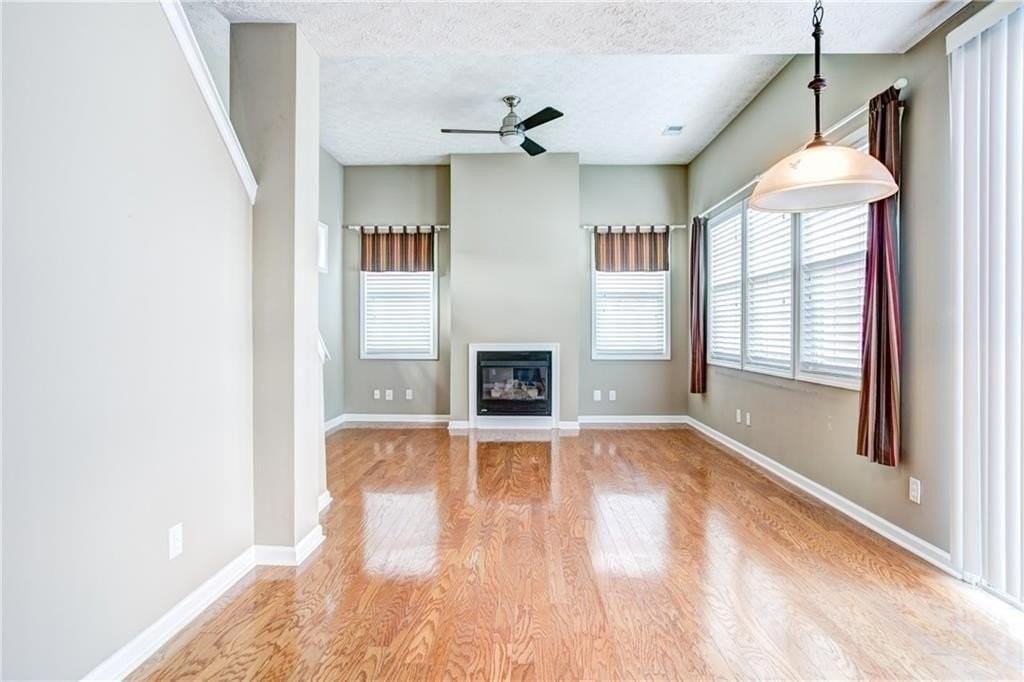 709 Bedford Ct - Photo 6 of 30