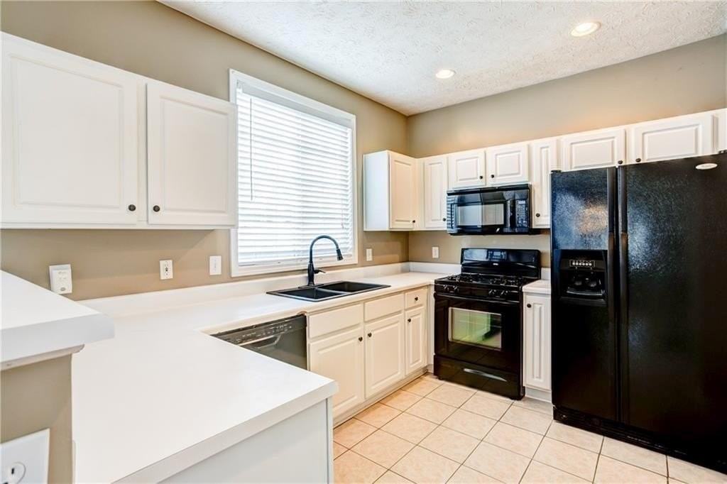 709 Bedford Ct - Photo 7 of 30