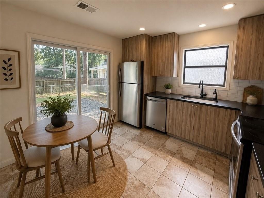 1604 Walker St Se #B - Photo 5 of 26