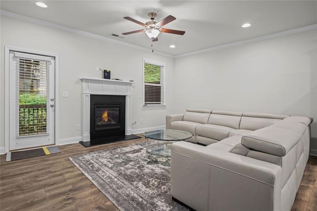 2779 White Oak Ln #20 - Photo 6 of 39