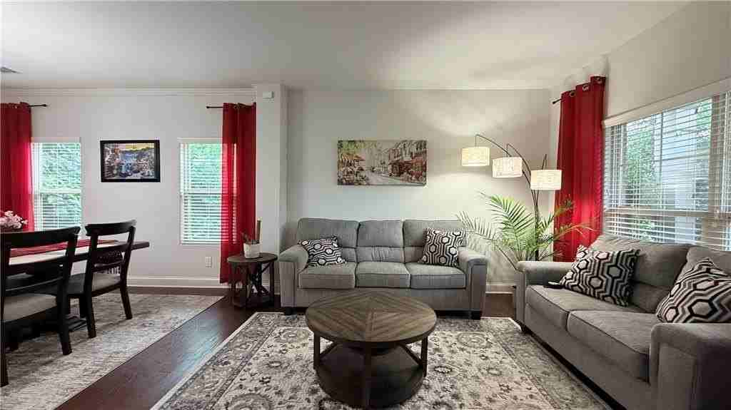 1810 Kingsbridge Ct - Photo 3 of 32