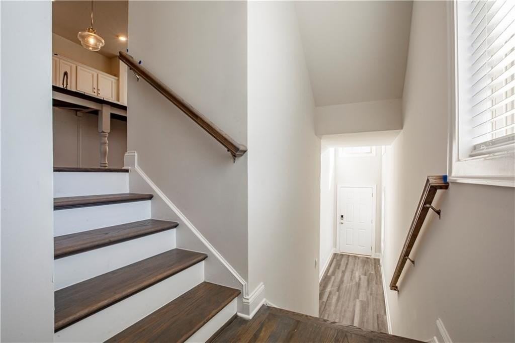 1662 Mountain Top Ln - Photo 3 of 36