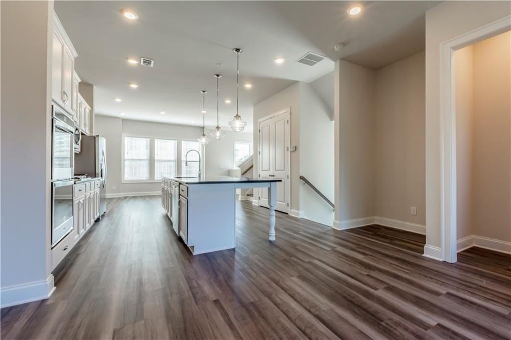 1662 Mountain Top Ln - Photo 4 of 36