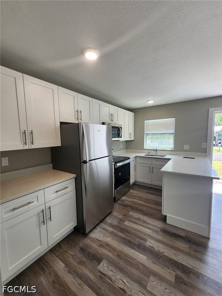 1119 6th Way - Photo 2 of 8
