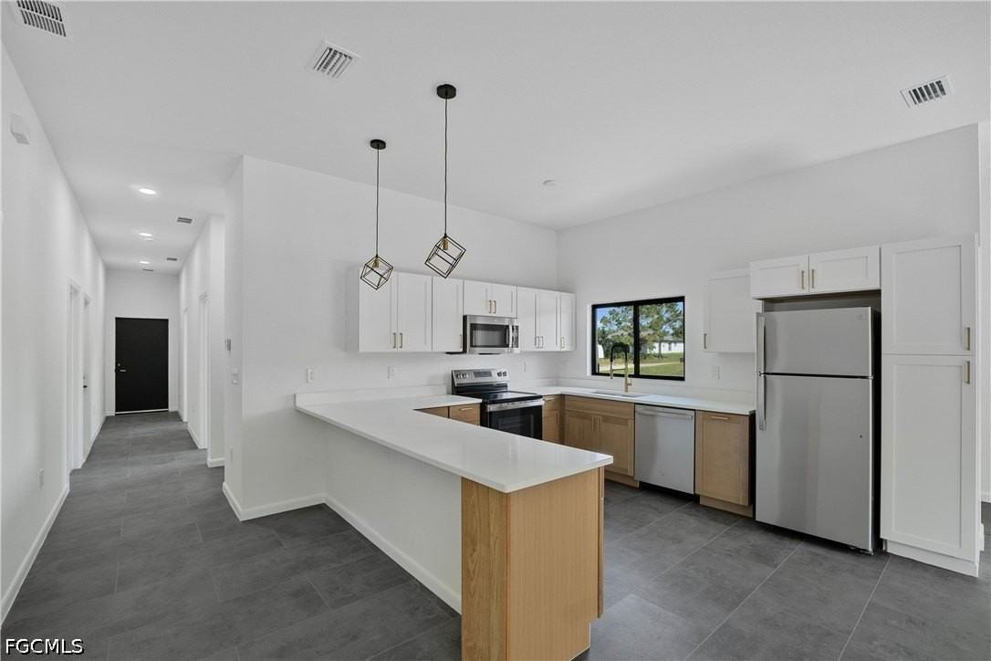 601 Hawthorne Ave S - Photo 2 of 25