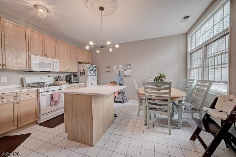 408 Kensington Ln - Photo 3 of 27