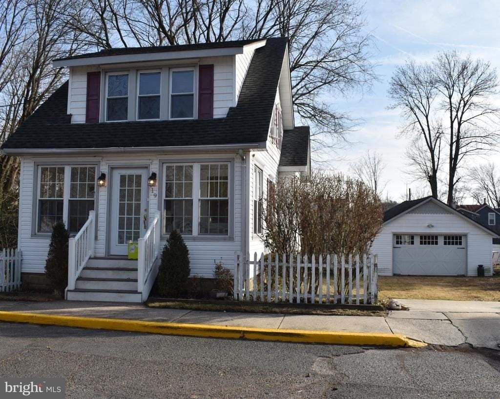 19 Snowden Ave - Photo 2 of 17