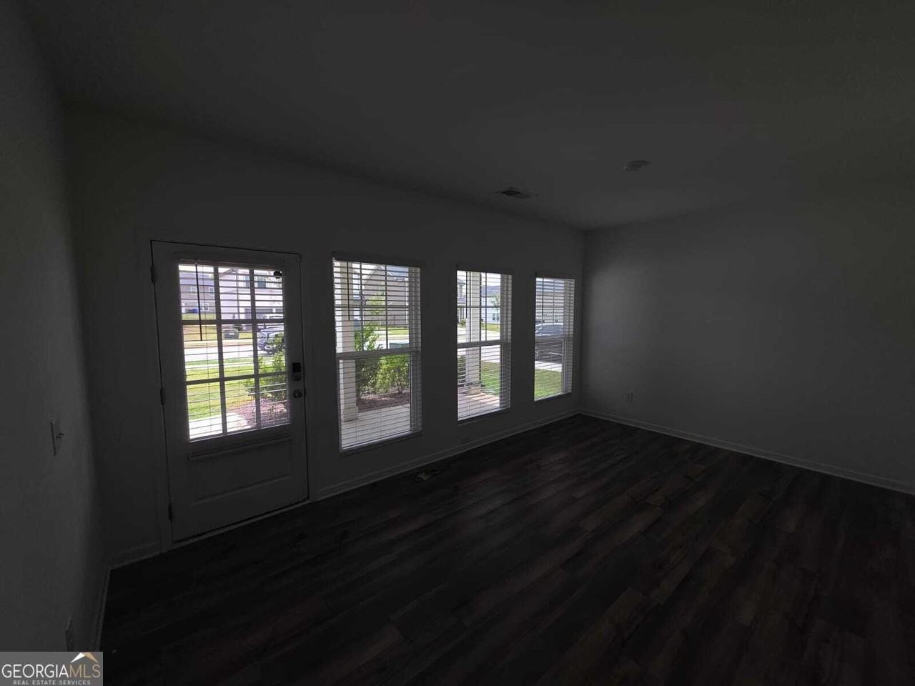 2048 Boxwood Cir - Photo 4 of 22