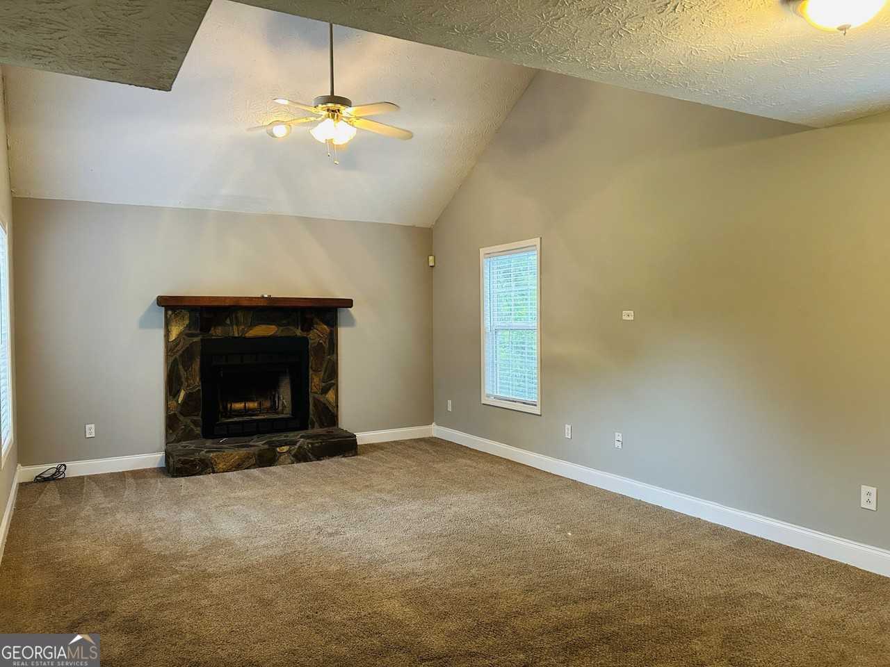 207 Hillcrest Dr - Photo 2 of 21