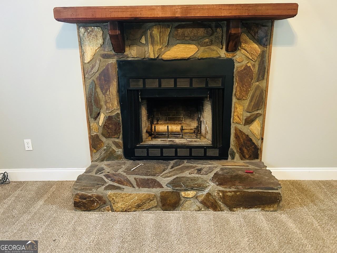 207 Hillcrest Dr - Photo 3 of 21