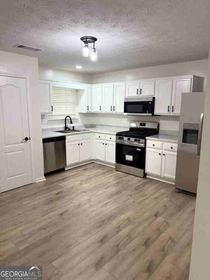 3001 Fields Dr - Photo 5 of 10