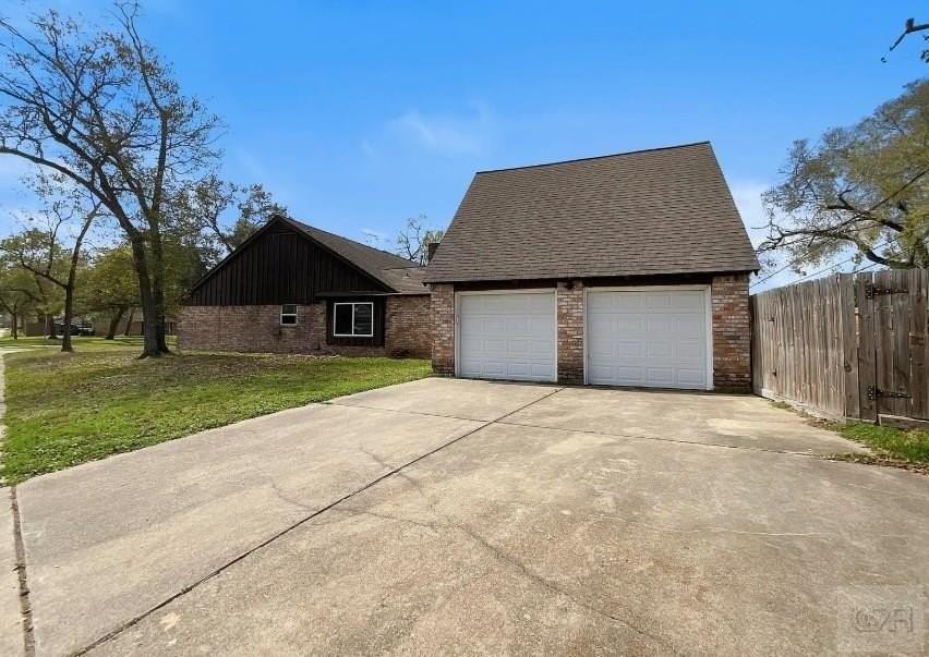 443 Bayou View Dr - Photo 3 of 23
