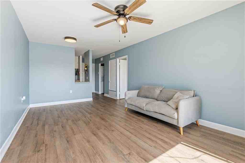 337 Riverbend Dr - Photo 4 of 31